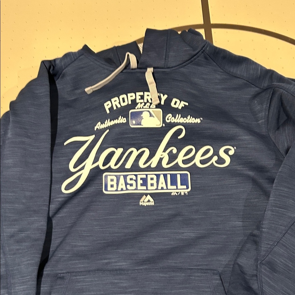 Majestic Yankees Blue Hoodie